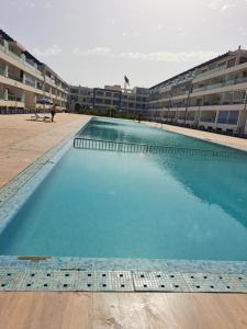 great appart with pool & surf