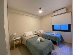 Moderno y nuevo apartamento con cochera en el centro