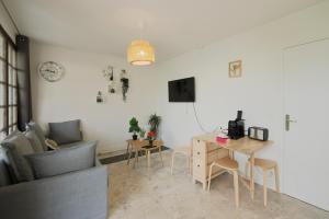 Appartements Joli T2, Terrasse et Jardin, Ideal pour familles, a 15 min de l'aeroport Roissy CDG : photos des chambres