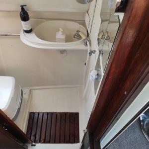 Noclegi na jachcie, accommodation Gdańsk, Trójmiasto, House Boat, dom na wodzie, 2 cabin, gorący prysznic hot shower, WC, rejs gratis, free cruise included