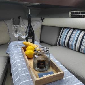 Noclegi na jachcie, accommodation Gdańsk, Trójmiasto, House Boat, dom na wodzie, 2 cabin, gorący prysznic hot shower, WC, rejs gratis, free cruise included