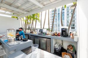 High Floor Luxury 2BR 2BA, Sleeps 6, Resort Access - Horizon by HomeStakes