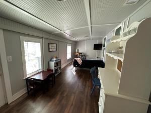 Central Charleston Area Hideaway