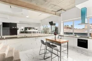 Inner West Delight l Studio by St Peters Station - Marrickville