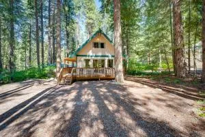 Peaceful Leavenworth Cabin with Deck and Fire Pit! - Plain
