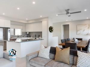 Majestic Ocean Views in Architectural 3BR House