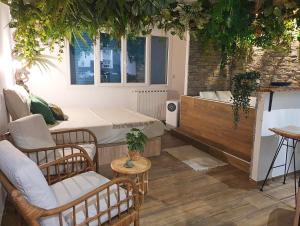 Jungle Room Jacuzzi Privé Évasion en amoureux