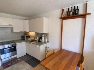 Appartement rénové au pied des pistes - Balcon - Parking - FR-1-445-196