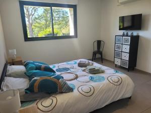 Gîte paisible avec spa et climatisation à Couzon - FR-1-489-476