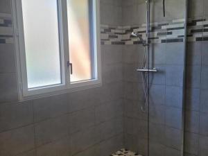 Gîte paisible avec spa et climatisation à Couzon - FR-1-489-476