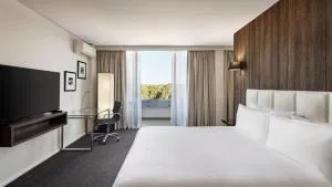 Holiday Inn Warwick Farm by IHG - Camden