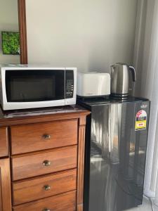 -The Garden Room - with Private Entrance & Private Bathroom