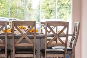 Oasis in Marino w Ocean Views, Sunroom + Study