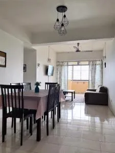 Homestay Vista3A at Vista Seri Putra - Kampong Batu Enam