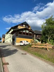 Ruhige Ferienwohnung Dreihansen - 巴特施莱马