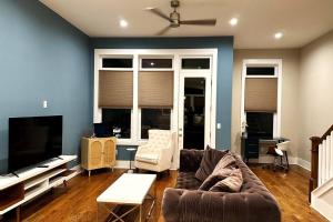 THE PAINTED MUSE I Stylish 3BR with Rooftop Hot Tub in East Nashville