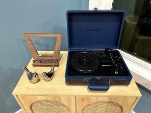 THE PAINTED MUSE I Stylish 3BR with Rooftop Hot Tub in East Nashville