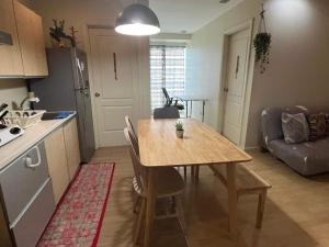 SHAW BLVD 69 sqm 2 bdrm w WiFi, parking, across Shangrila Mall