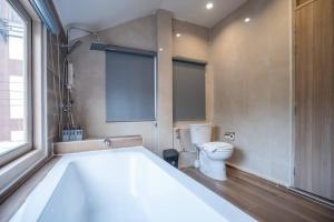 5BR PoolVilla On the Old City Moat ⁜Best Location⁜