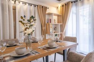 5BR PoolVilla On the Old City Moat ⁜Best Location⁜