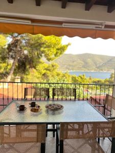 Manos’ Traditional Maisonette