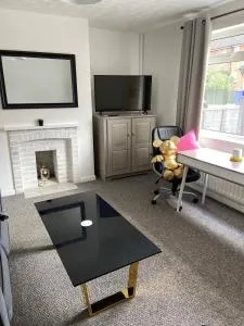 3 Bedrooms and 2 bathrooms with Double drive - Old Clee