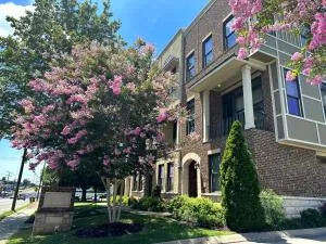 THE PAINTED MUSE I Stylish 3BR with Rooftop Hot Tub in East Nashville - Dalewood