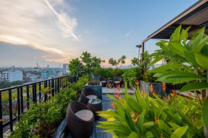 Căn Hộ Áp Mái Có Vườn Riêng (Penthouse with Private Garden)