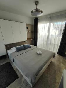 Malibu Park Apartments Sol