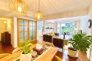 Flip Flop In Townhouse