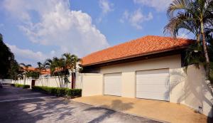 Pattaya Jomtien large pool 6 bed 5 bath villa