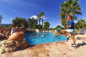 Campings 3 bedroom Chalets Camping de Pujol Argeles-sur-Mer - JoyCasa : photos des chambres