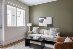 Carmel Valley 1br w spa gym walk to groceries SAN-27 - 波威