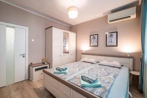 Aquamarine Apartment