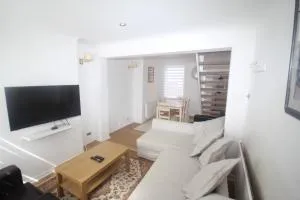 Brunswick Cottage - Tilehurst