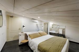 Economy Attic Double Room room in Itria Palace
