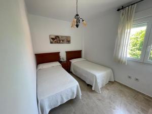 Manilva Beach: Your Costa del Sol Getaway!