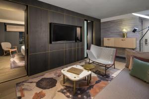 One-Bedroom Deluxe King Suite room in The Time New York