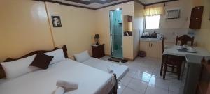 CORALYNS PLACE family of 3