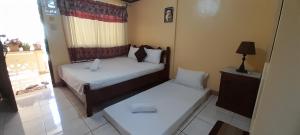 CORALYNS PLACE family of 3