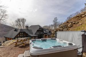 Bouldercrest at Eagles Nest