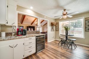 Charming Texarkana Home: Lake & Pool Access!