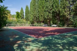 Maisons de vacances Maison Avec Piscine, Tennis, Sauna : photos des chambres