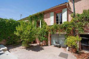 Maisons de vacances Maison Avec Piscine, Tennis, Sauna : photos des chambres