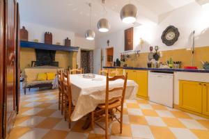 Maisons de vacances Maison Avec Piscine, Tennis, Sauna : photos des chambres