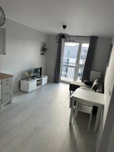 New 1 bed apartment with balcony, local amenities