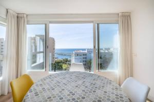 AR1 Bright Apartment with beautiful sea views