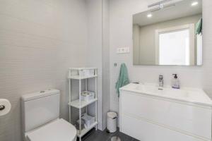 AR1 Bright Apartment with beautiful sea views