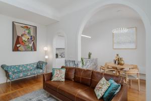 Romantic Luxury House w Captivating Outdoor Patio