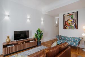 Romantic Luxury House w Captivating Outdoor Patio